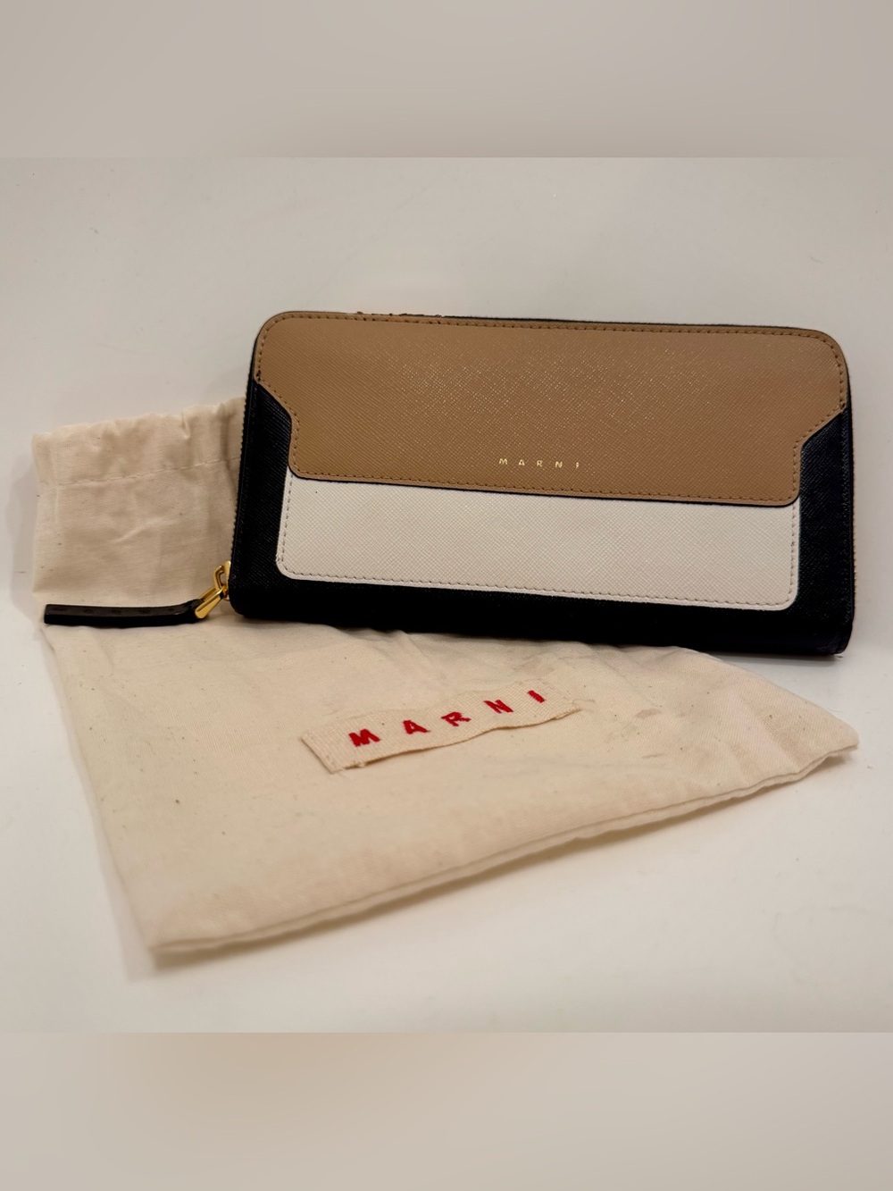 Marni Tri-Panel Saffiano Leather Zip Wallet Tan White Black, Dust Bag